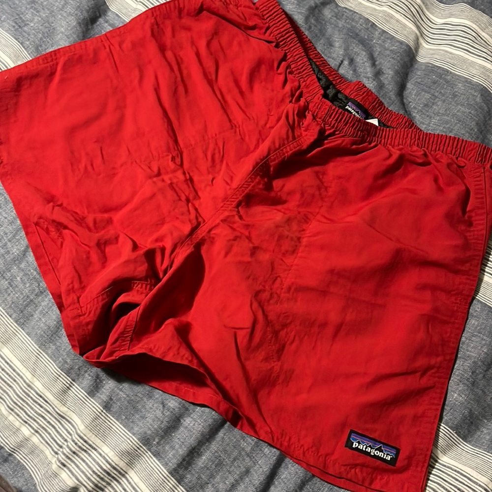 Men’s Patagonia Baggies 5” shorts Color Red
Size Large